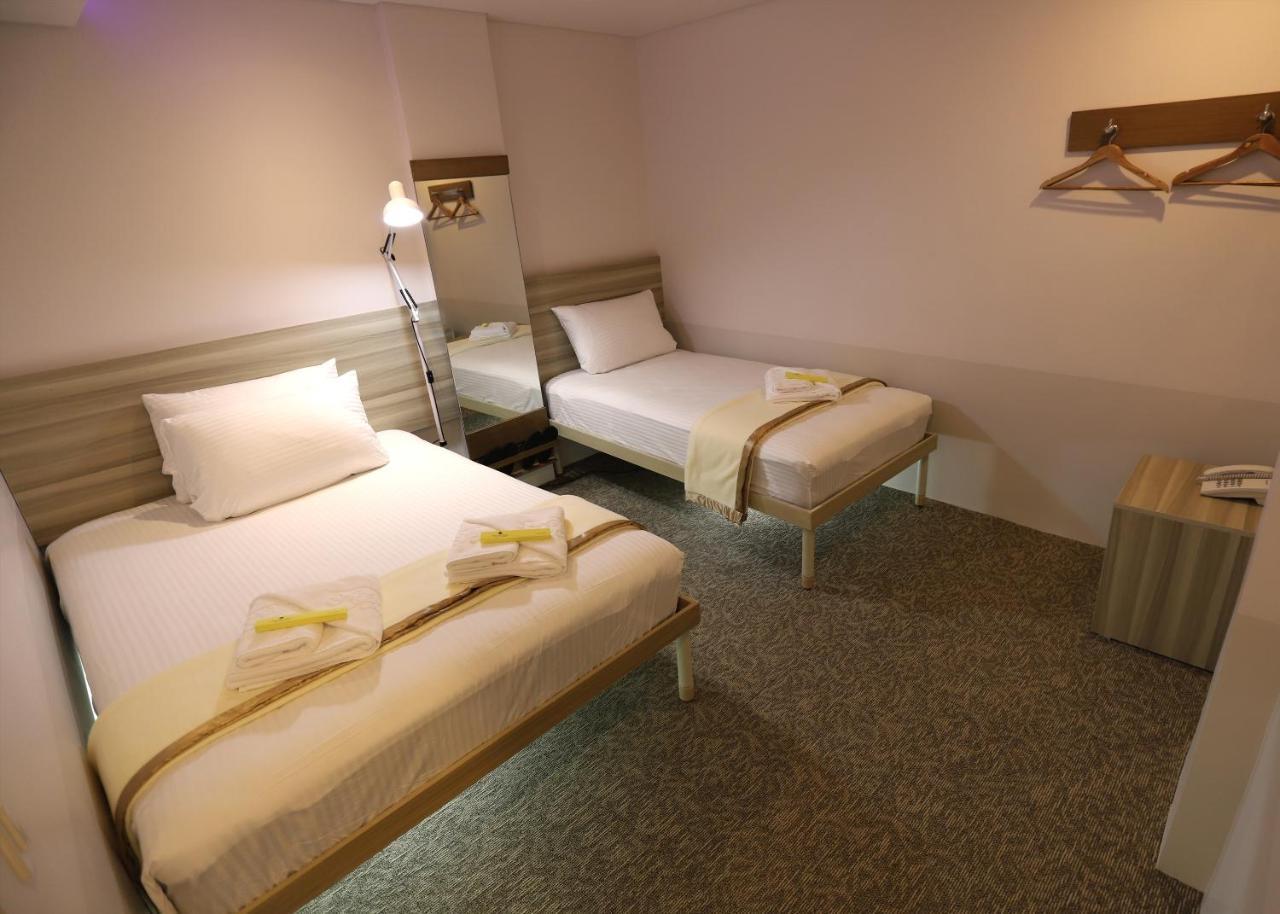 1010 Hotel Muntinlupa City Экстерьер фото