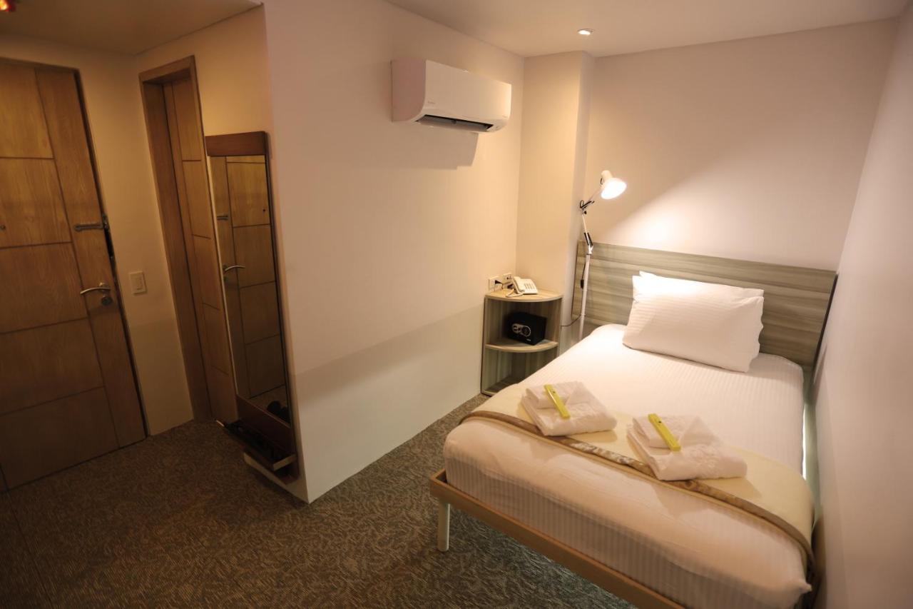 1010 Hotel Muntinlupa City Экстерьер фото