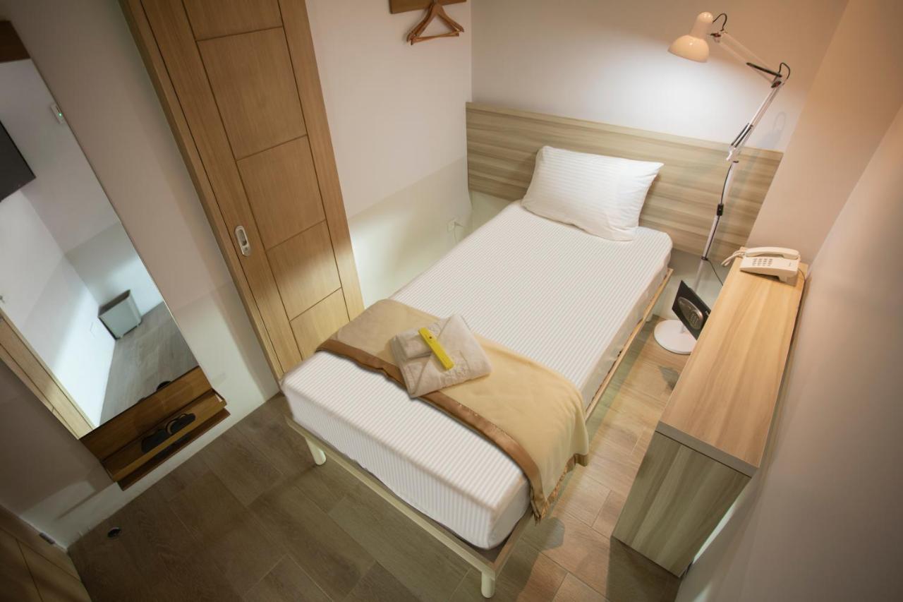 1010 Hotel Muntinlupa City Экстерьер фото